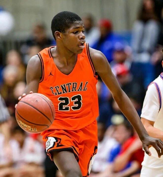 開拓者的11號簽,變成瞭灰熊未來核心?